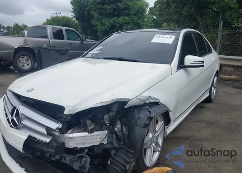 2010 Mercedes-Benz C 300 Luxury/Sport из США, поврежденный, VIN WDDGF5EB5AR125664